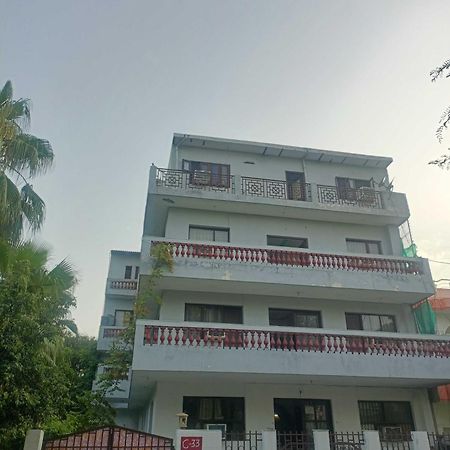 OYO 90997 Metro View Residency Noida Exterior foto