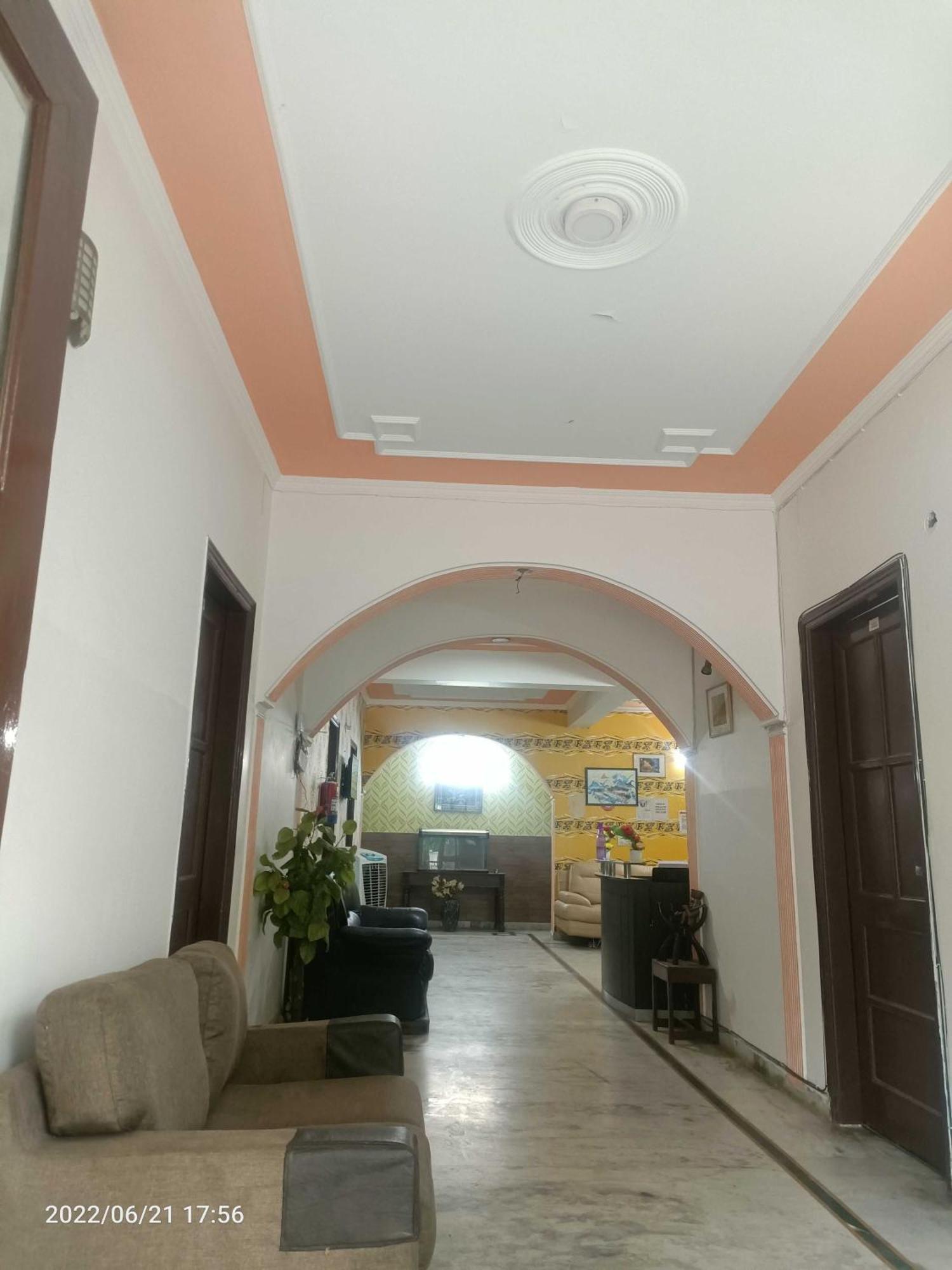 OYO 90997 Metro View Residency Noida Exterior foto