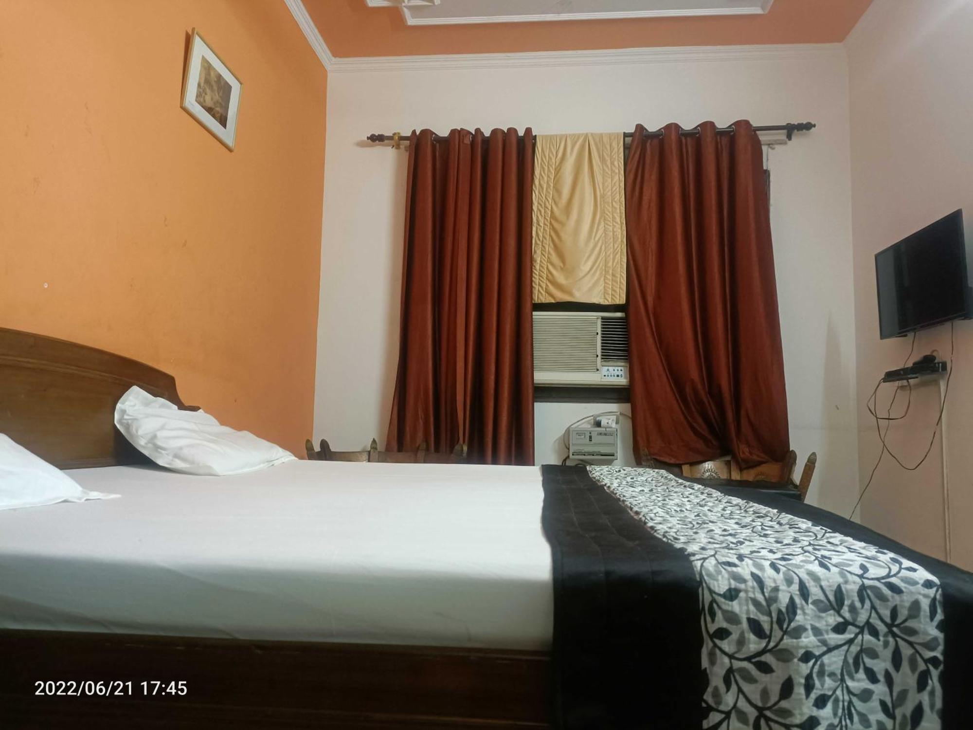 OYO 90997 Metro View Residency Noida Exterior foto