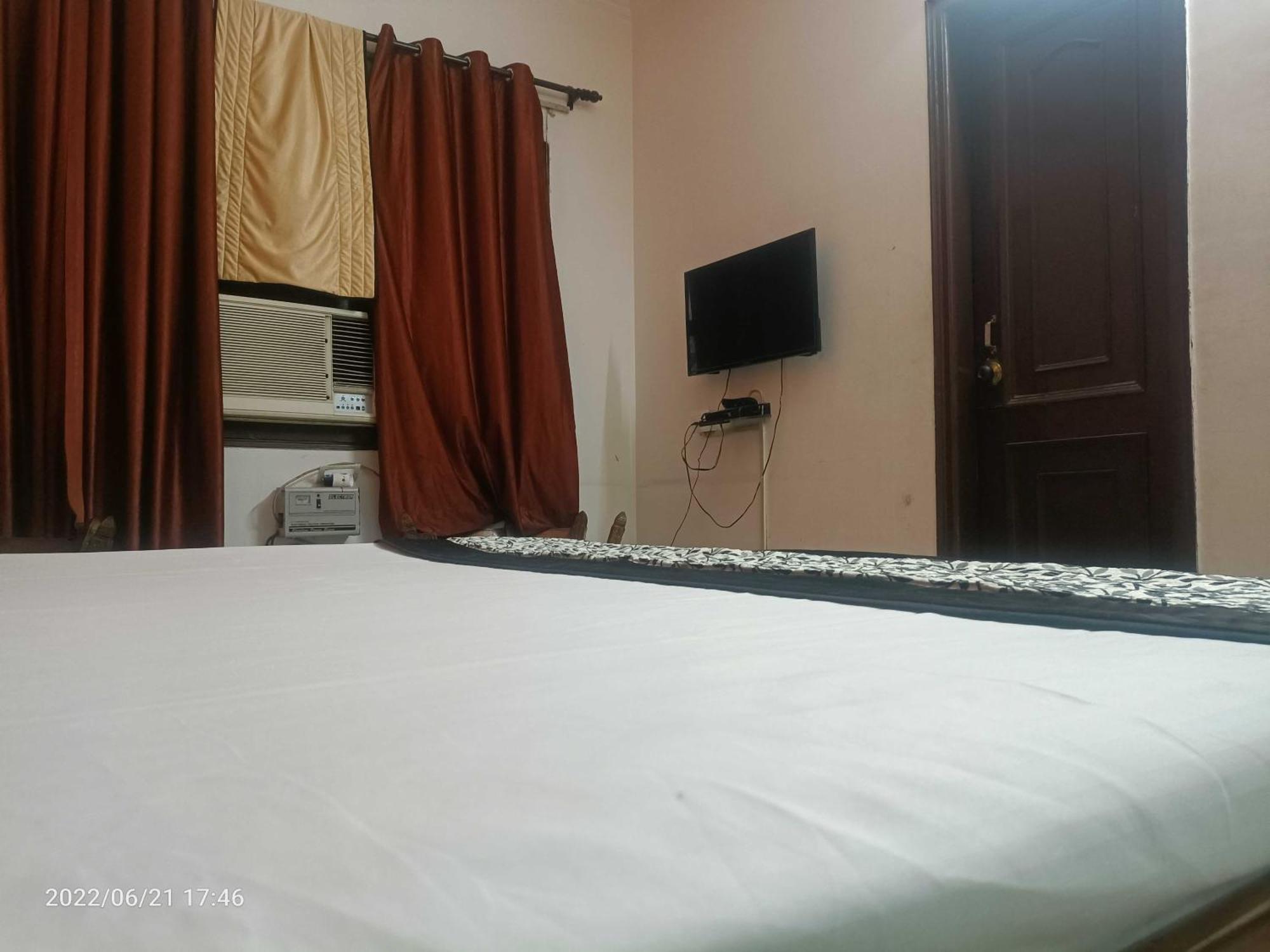 OYO 90997 Metro View Residency Noida Exterior foto