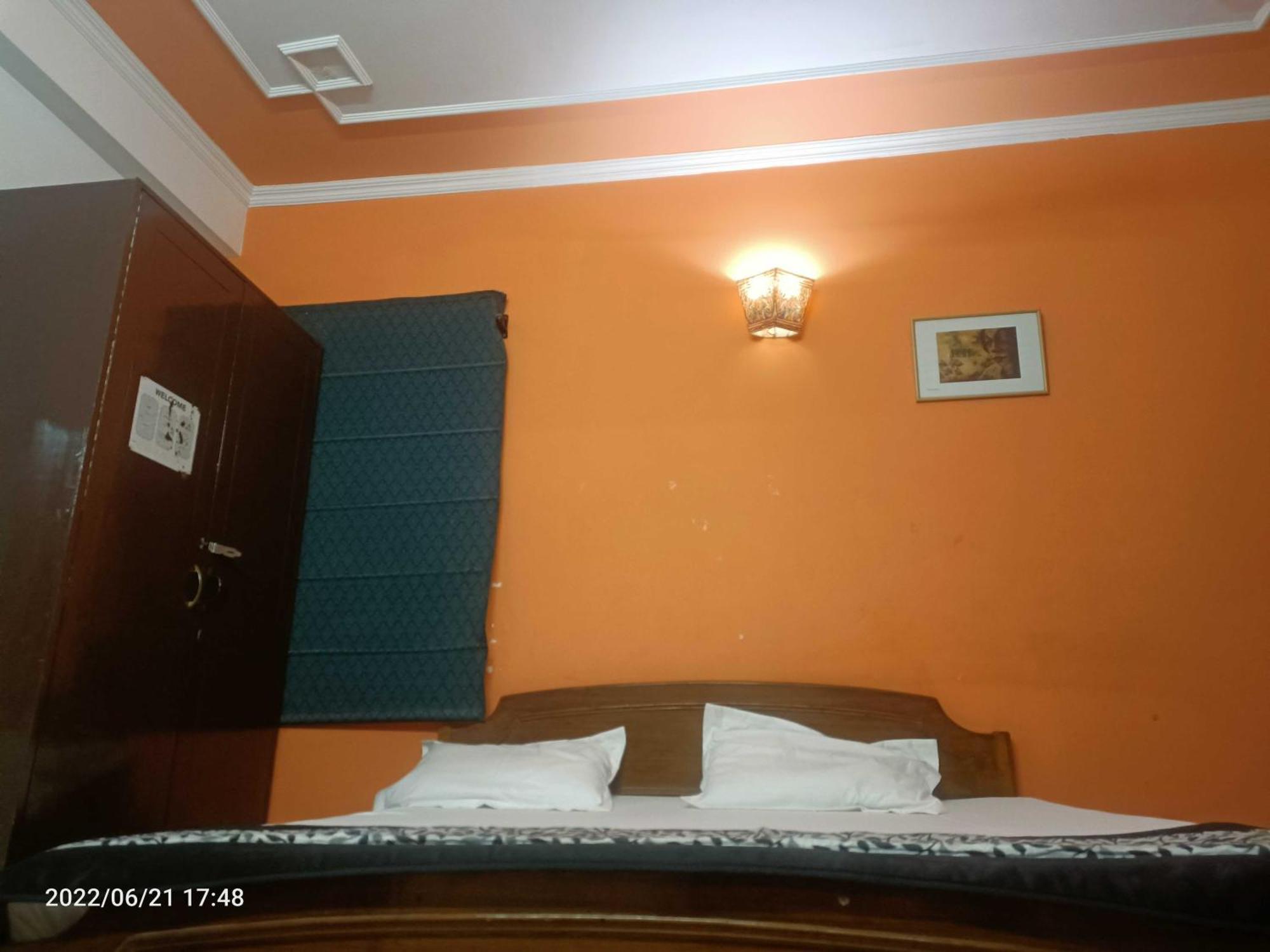 OYO 90997 Metro View Residency Noida Exterior foto